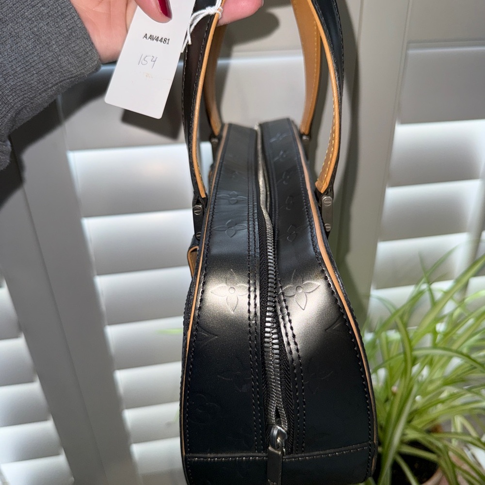 Louis Vuitton Mat Shelton in Gray Monogram Glace - Picture 4 of 16